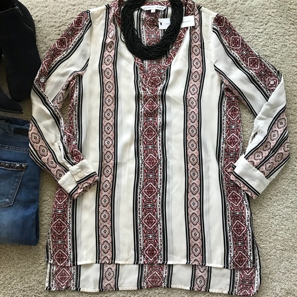 Cupcakes and Cashmere Labelle Tunic Top - Picture 3 of 8